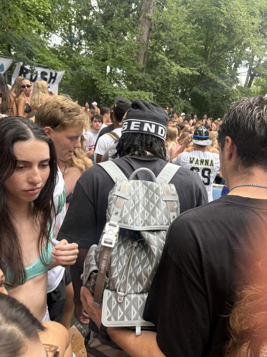 Some qbs have aura, some don’t but I know we got our guy #beanieandbackpacktoaDarty