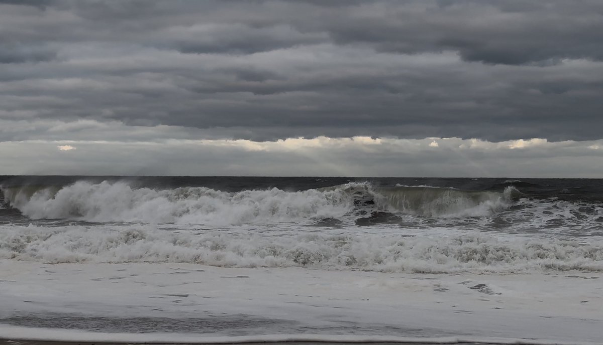 hurricaneville's tweet photo. Watch GWC Movie - Rough Surf at Sandy Hook - August 21, 2025 at https://t.co/J3zkUZNOEa via @YouTube.
#njwx #tropics #atlantic #roughsurf #waves #erin #hurricaneseason2025 https://t.co/yp4CfR8sfa