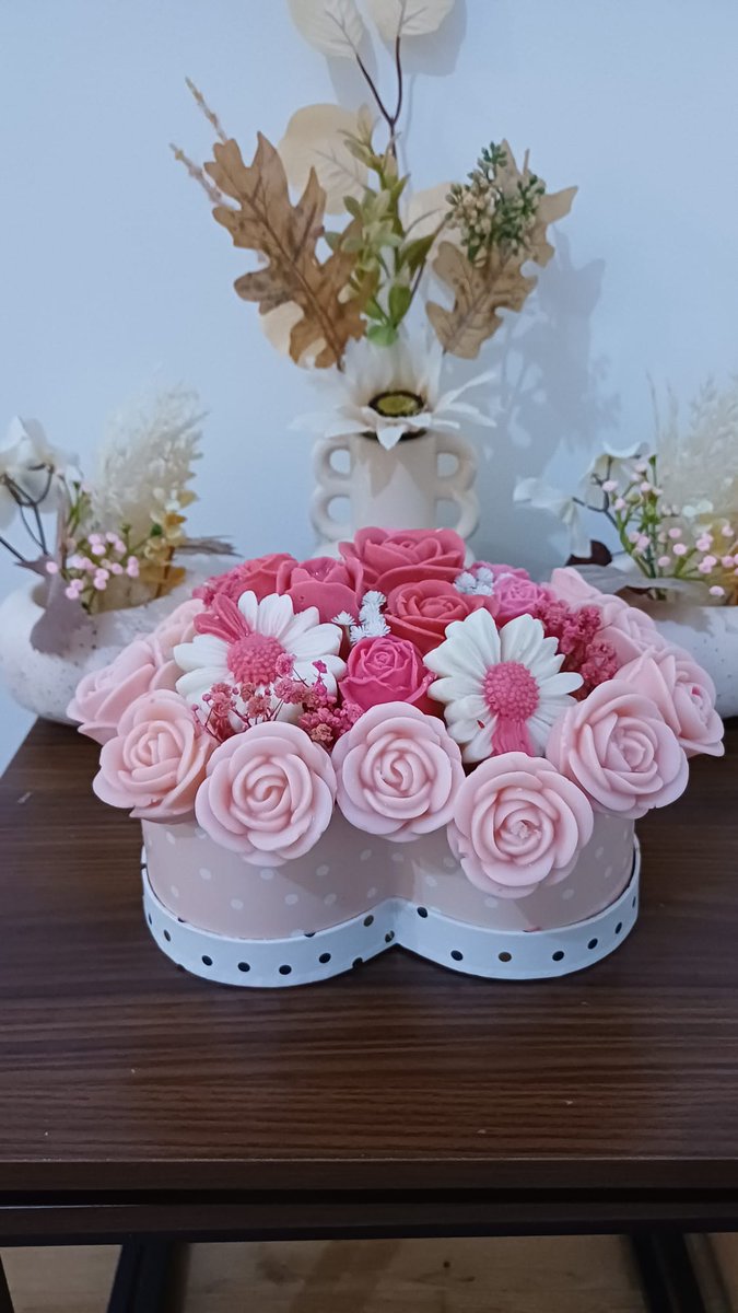 mumdan çiçek yapan kız :) tweet media