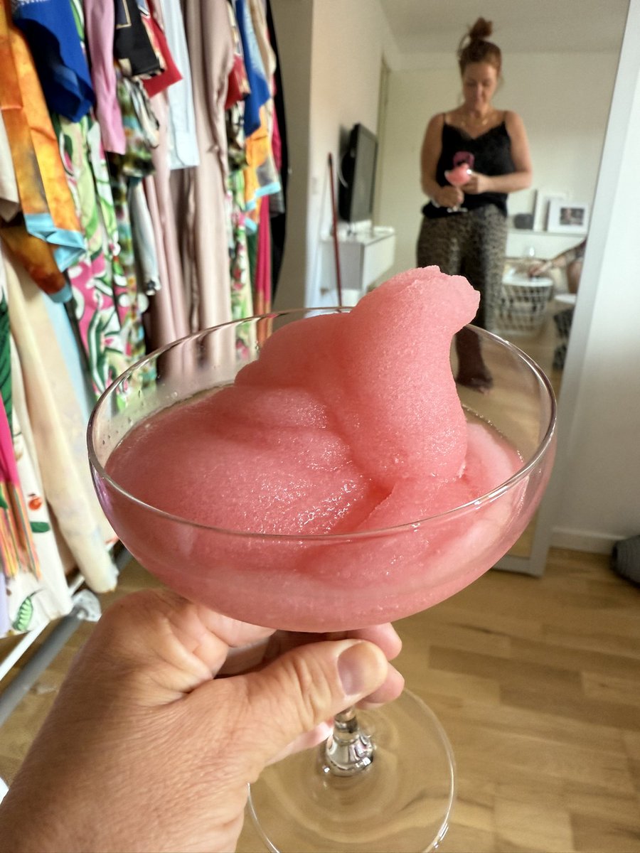 Dink o’clock. Skål.