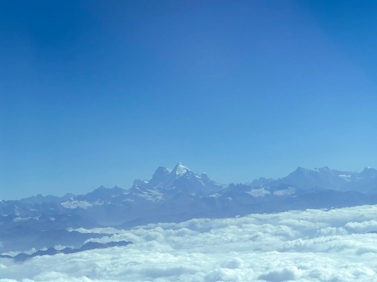 basharatw's tweet image. Seattle 🇺🇸 -&amp;gt; Dubai 🇦🇪-&amp;gt; Delhi 🇮🇳-&amp;gt; Srinagar. Finally home in Srinagar! Long flights, new skies, family and warm familiar mountains. See you soon @Kaymanz  @Asimkichloo