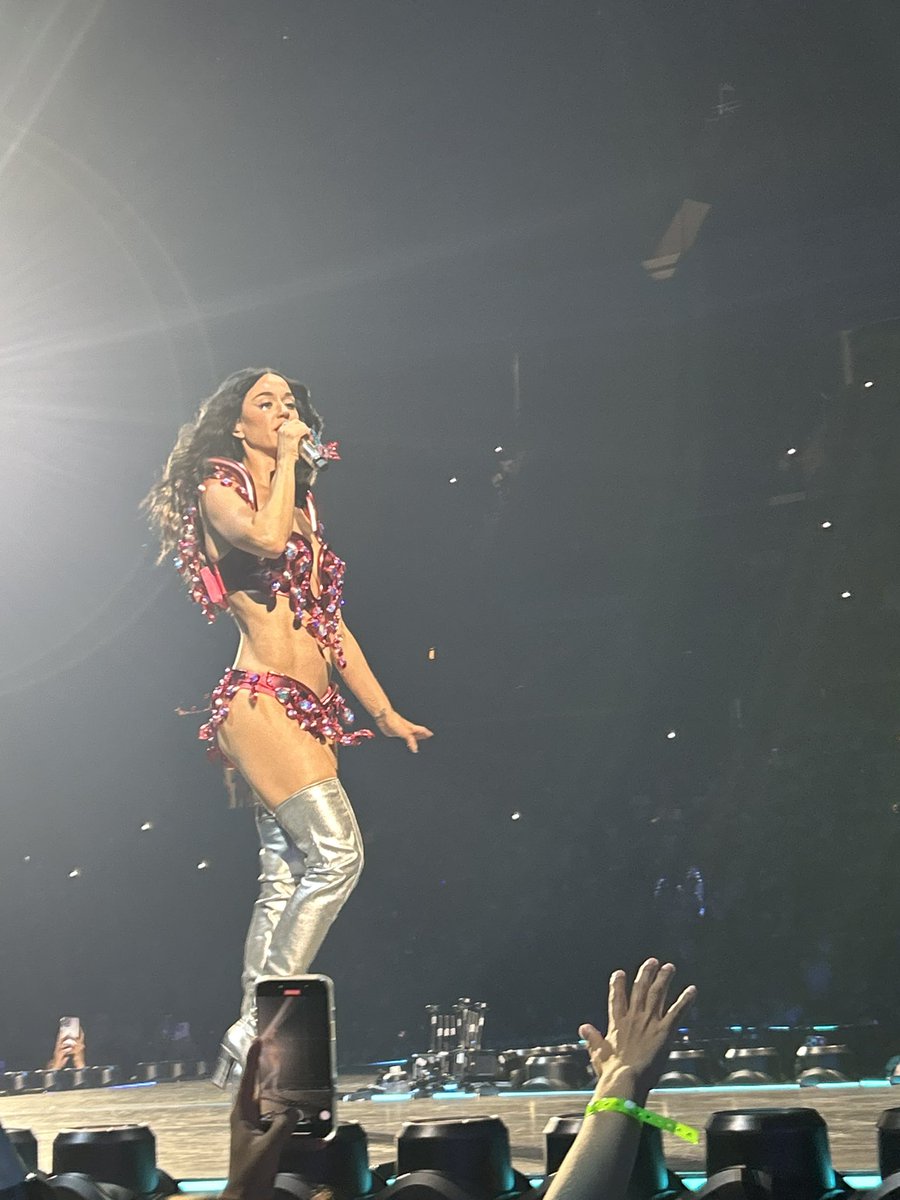 samuelbalarini's tweet photo. #katycats #ParisShow 
ANYONE LOOKIN FOR TICKETS TO THE PARIS SHOW #24OCT or #05NOV ??

I have single tickets to both of these dates. 
CAT3 on 24OCT and GA PIT on 05NOV

Help me Spread the word @ChrisAntonacci1 @spaceyvicky pls 🧡 https://t.co/4a13g8o4Tx