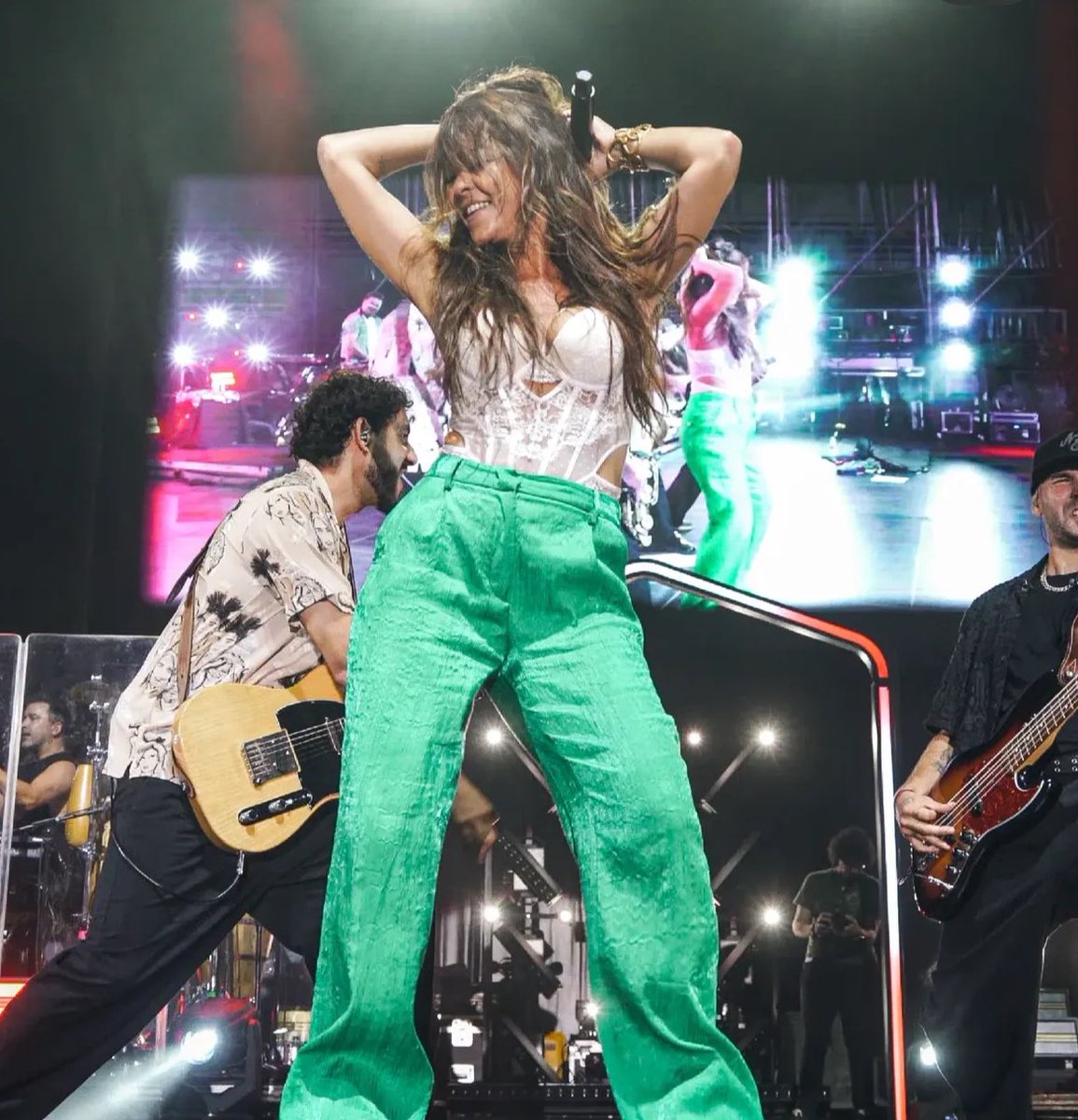 siemprevm's tweet photo. god is a woman and her name is vanesa martín https://t.co/33HvqkA7QI