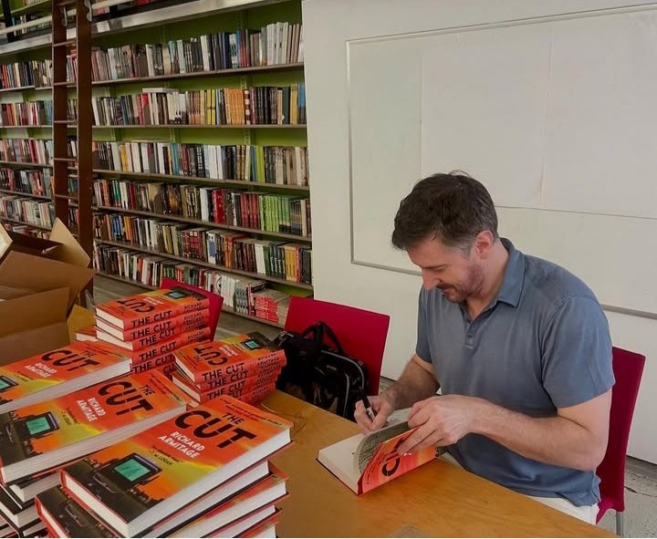 From Pegasus Book on IG
#RichardArmitage signing #TheCut for US market. 

instagram.com/p/DNqoKwhJ1Uj/