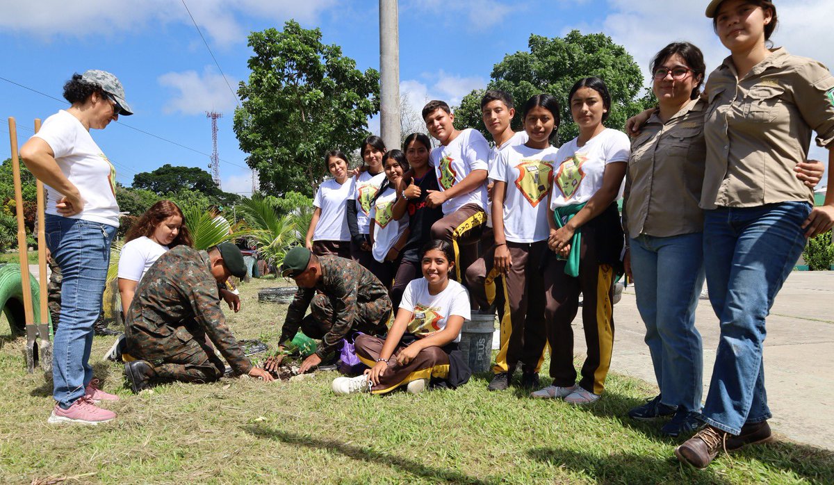 Ejército de Guatemala (@ejercito_gt) on Twitter photo El cuidado del medio ambiente es responsabilidad de todos. 🇬🇹🫡
Primera Brigada de Infantería del Ejército de Guatemala, en coordinación con la Gobernación Departamental, Municipalidad de Flores, <a href="/inabguatemala/">INAB Guatemala</a> y estudiantes del Instituto Nacional de Telesecundaria de la aldea El cuidado del medio ambiente es responsabilidad de todos. 🇬🇹🫡
Primera Brigada de Infantería del Ejército de Guatemala, en coordinación con la Gobernación Departamental, Municipalidad de Flores, <a href="/inabguatemala/">INAB Guatemala</a> y estudiantes del Instituto Nacional de Telesecundaria de la aldea
