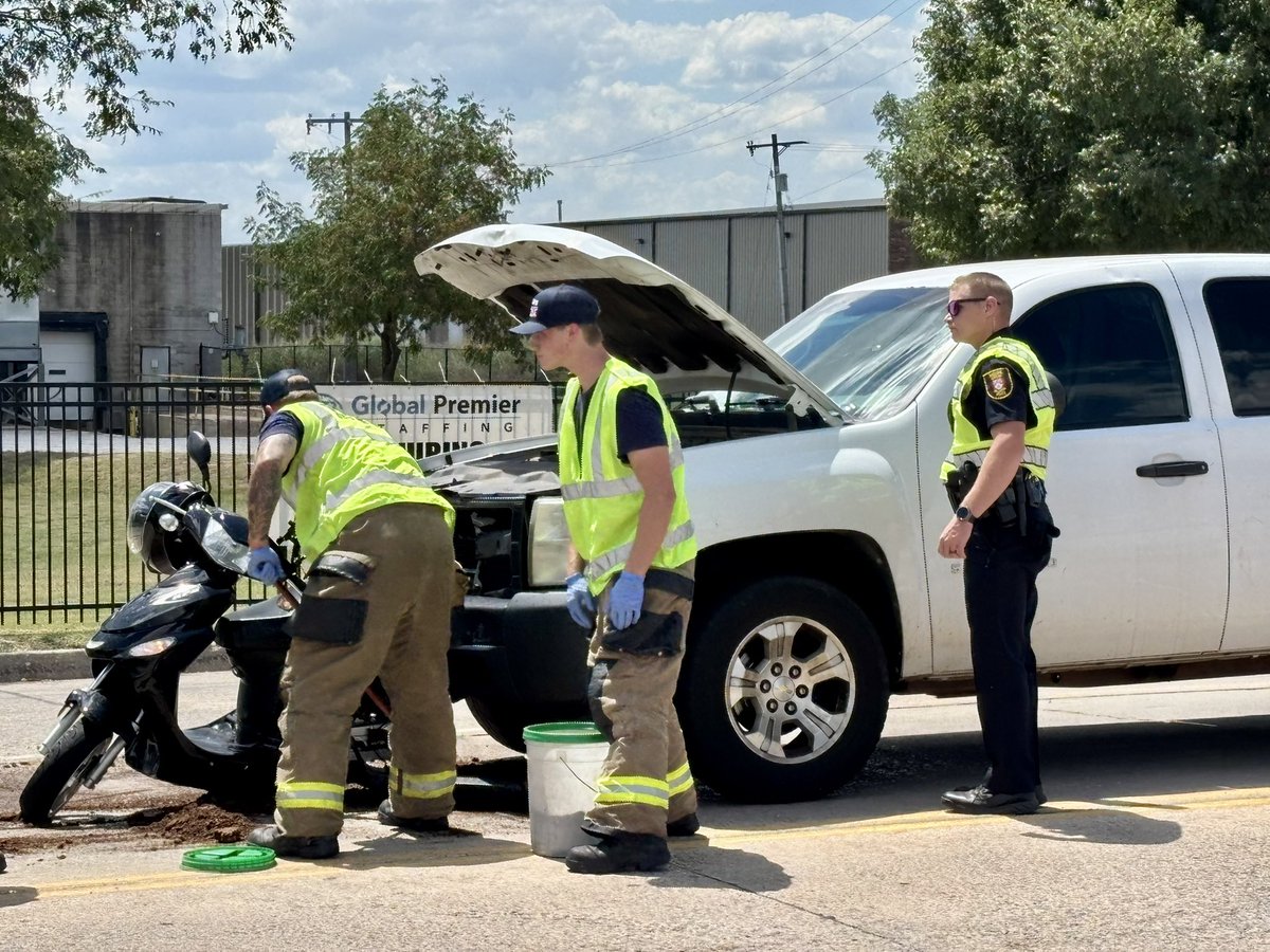 Moore Police Dept. (@moorepolice) on Twitter photo 🚨#TrafficAlert: Moped & Truck🚨
Crews are on scene of a crash between a truck and a Moped on the east side of the tracks at NE 12th and Smoking Tree St. Right now, only one lane is blocked, but it will be reopened soon. The rider is expected to be okay. 🚨#TrafficAlert: Moped & Truck🚨
Crews are on scene of a crash between a truck and a Moped on the east side of the tracks at NE 12th and Smoking Tree St. Right now, only one lane is blocked, but it will be reopened soon. The rider is expected to be okay.
