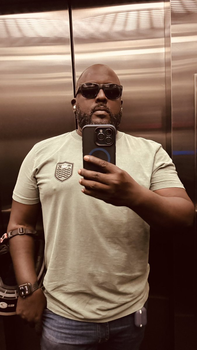 vdgmax's tweet photo. Atualização da minha cara preta por aqui.🤦🏿‍♂️🤣🤣 https://t.co/EkXL5o05ho