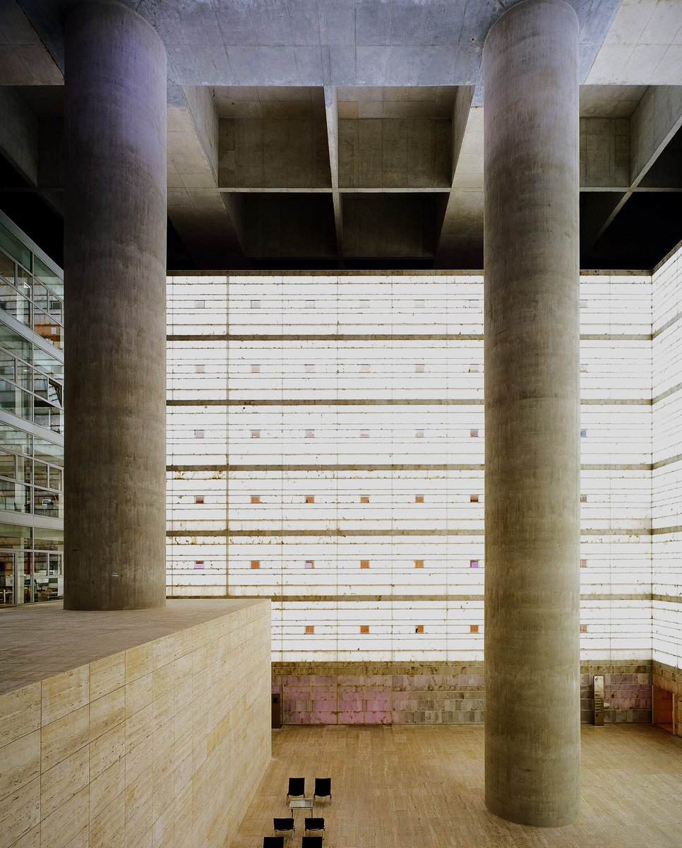 Alberto Campo Baeza:
"Defiendo una arquitectura sobria, rigurosa y permanente".
Fundación Caja General de Ahorros-2001, Granada, Andalucía. 
📷Hisao Suzuki, Fernando Alda.