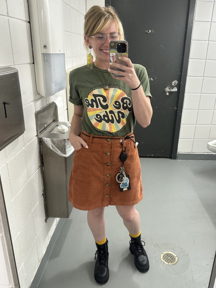TheCustMissy's tweet photo. I’m working on my “summer camp” video this weekend. But for the time being here’s what AI thinks I look like. https://t.co/WkS2bExCJP