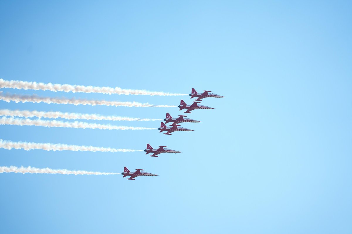 Dünyanın sayılı süpersonik akrotimlerinden biri olan <a href="/TurkYildizlari/">Türk Yıldızları / Turkish Stars</a>; Anadolu'yu bizlere vatan kılan zaferimizin yıl dönümünde Ahlat Malazgirt semalarında! 🇹🇷

#BüyükBuluşma #KutluYürüyüş #TürkYıldızları #Ahlat #Malazgirt