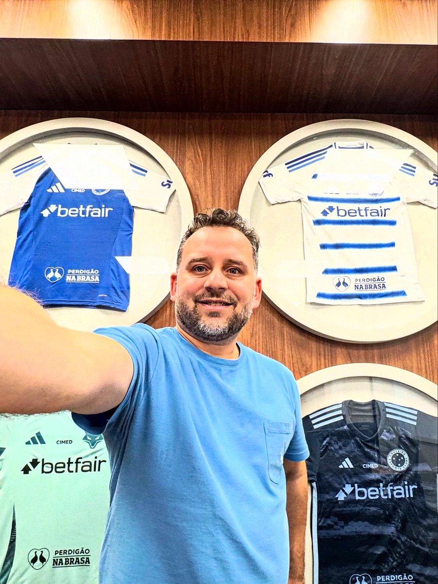 guilhermepiu's tweet photo. Você está indo pra onde? 
Recebi muito essa pergunta nos últimos dias. A resposta? 

Minha nova casa: CRUZEIRO ESPORTE CLUBE! 💙🦊

Começo uma nova história, nova jornada profissional nesse clube gigante! https://t.co/8G6TN1jw5A