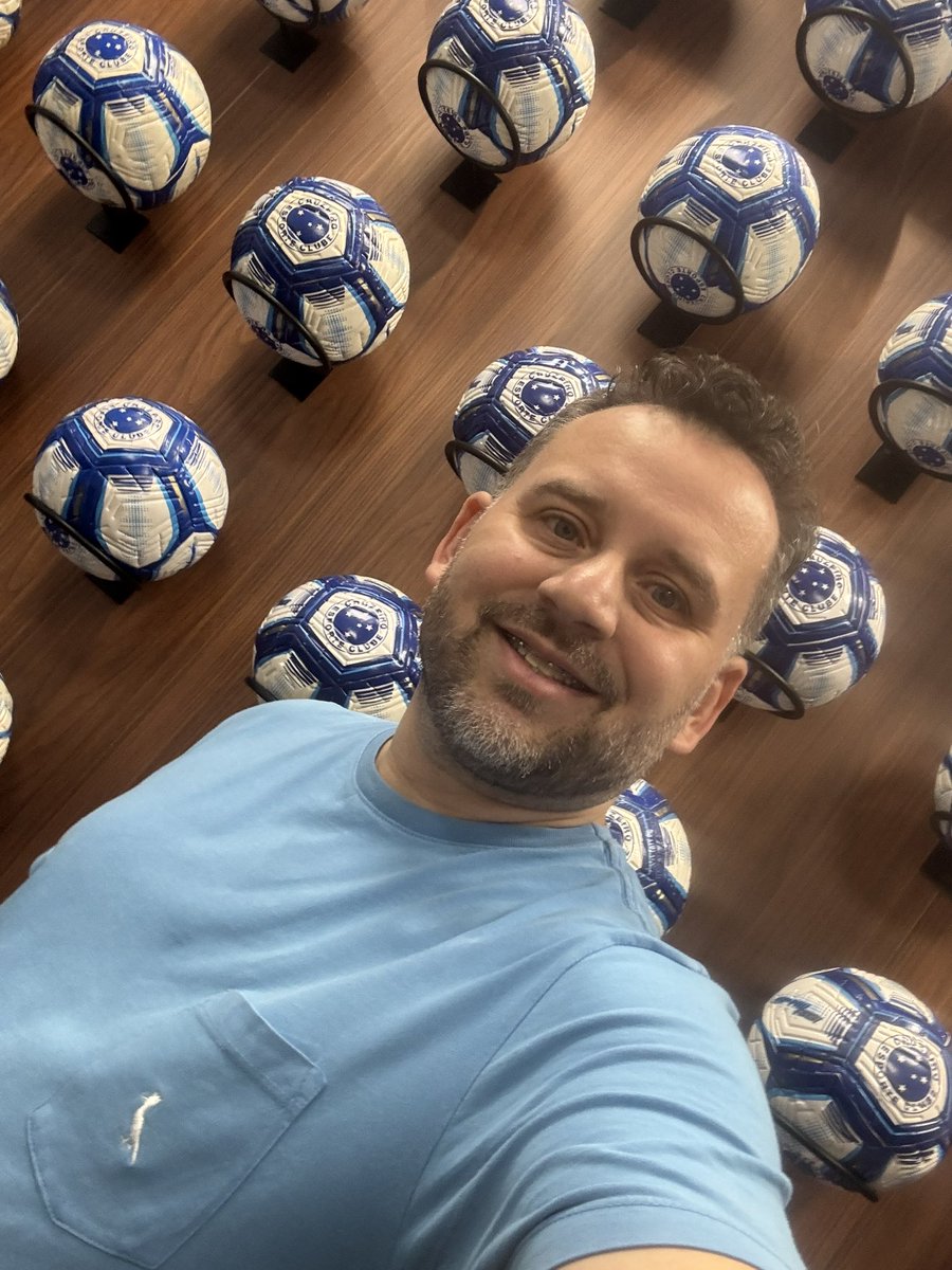 Você está indo pra onde? 
Recebi muito essa pergunta nos últimos dias. A resposta? 

Minha nova casa: CRUZEIRO ESPORTE CLUBE! 💙🦊

Começo uma nova história, nova jornada profissional nesse clube gigante!