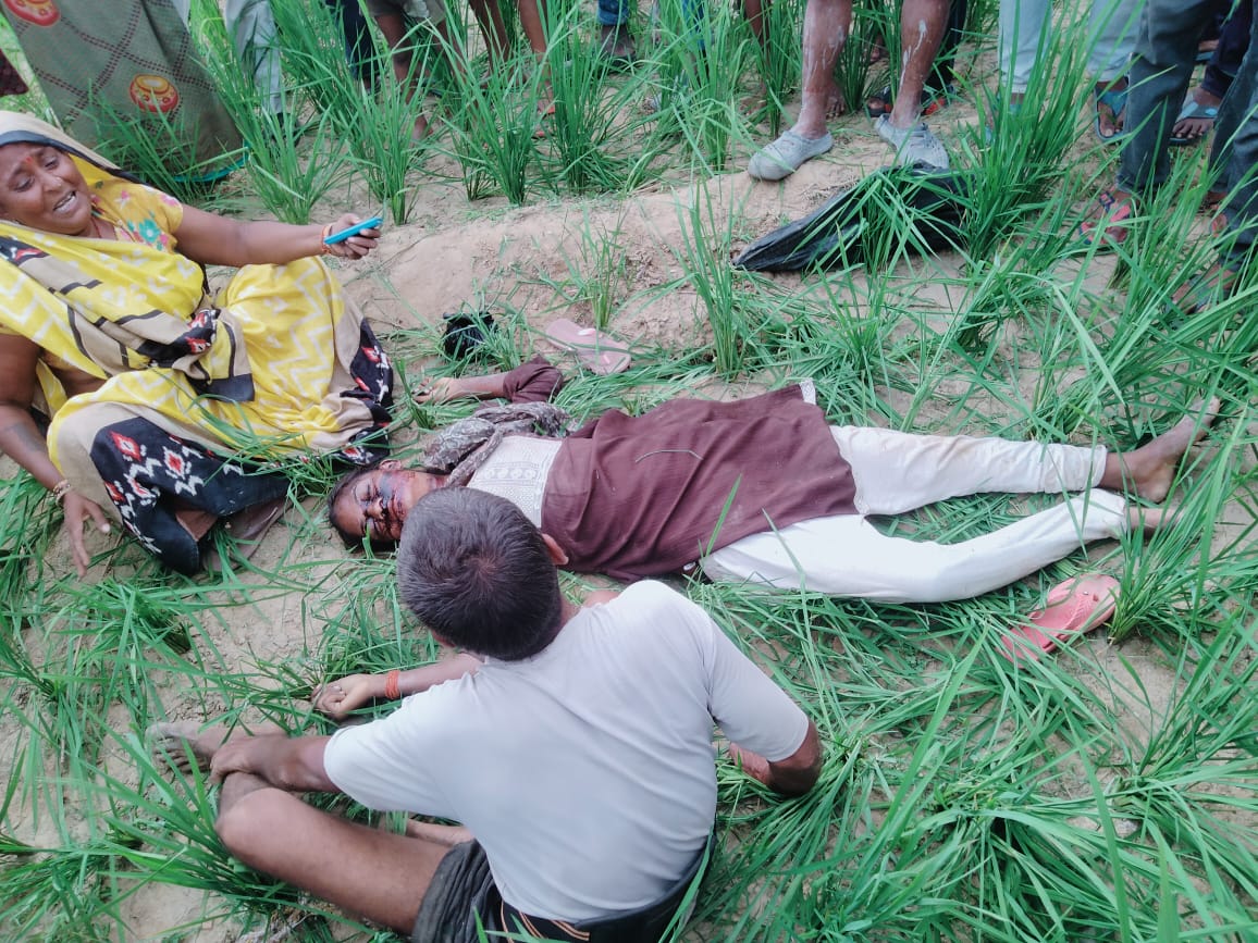 @surajsi55484063 <a href="/gondapolice/">Gonda Police</a> <a href="/Uppolice/">UP POLICE</a> <a href="/myogiadityanath/">Yogi Adityanath</a> <a href="/yadavakhilesh/">Akhilesh Yadav</a> <a href="/samajwadiparty/">Samajwadi Party</a> गोंडा (उत्तर प्रदेश) में एक हृदयविदारक घटना: लालक बालाजी मंदिर के पुजारी की पासी बेटी की बेरहमी से हत्या कर दी गई! <a href="/Uppolice/">UP POLICE</a> <a href="/CMOfficeUP/">CM Office, GoUP</a> <a href="/myogiadityanath/">Yogi Adityanath</a> <a href="/NCWIndia/">NCW</a> <a href="/UNHumanRights/">UN Human Rights</a> दोषियों की तत्काल गिरफ्तारी और कड़ी से कड़ी सज़ा ज़रूरी है। बेटियों की सुरक्षा सिर्फ़ नारे नहीं