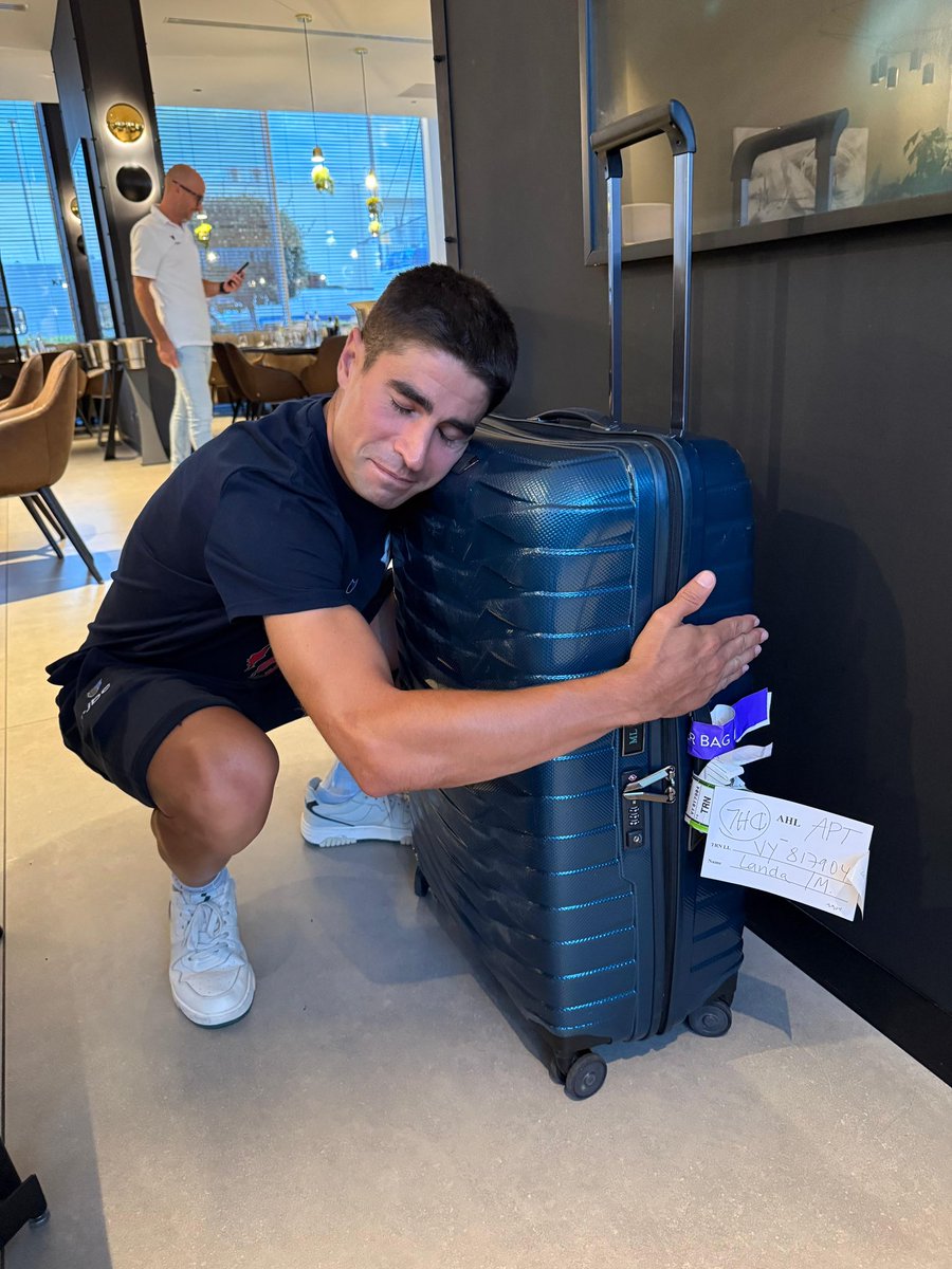 Landa Meana (@mikellandameana) on Twitter photo Gracias a todos los Landistas 🐗!!! Lo hemos conseguido… también a ti <a href="/vueling/">Vueling Airlines</a> 🙏. Justo a tiempo, porque pedalear la Vuelta en chanclas habría sido histórico… pero no recomendable!!! Gracias a todos los Landistas 🐗!!! Lo hemos conseguido… también a ti <a href="/vueling/">Vueling Airlines</a> 🙏. Justo a tiempo, porque pedalear la Vuelta en chanclas habría sido histórico… pero no recomendable!!!