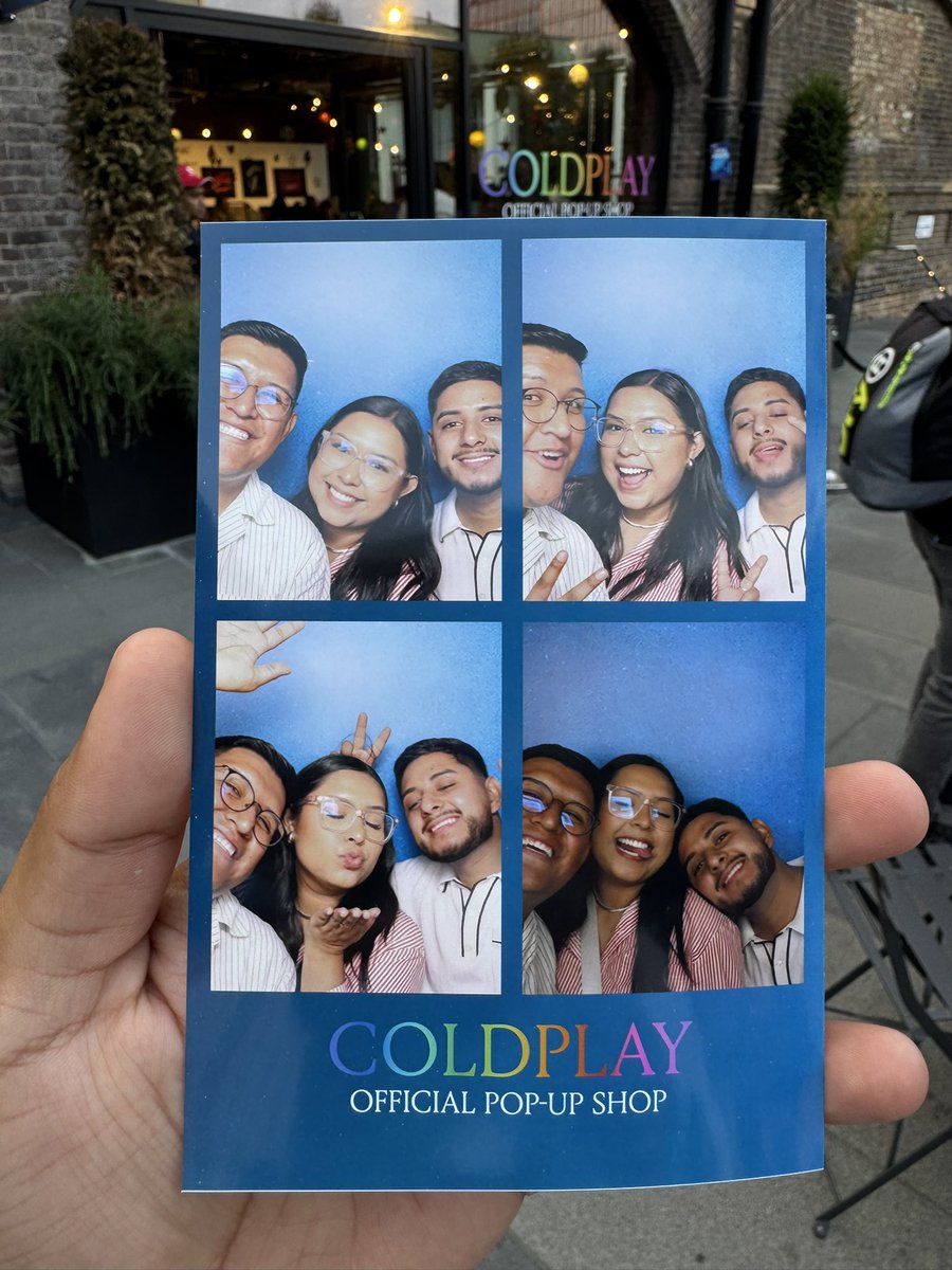 Had to drag my sister &amp; her bf to London 😂