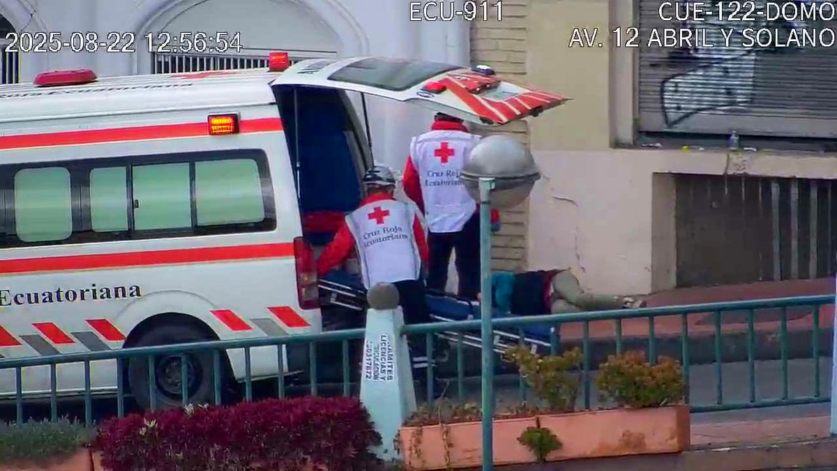 Coordinación Zonal 6 ECU 911 Austro (@ecu911austro) on Twitter photo #Cuenca| A través de las cámaras de #VideovigilanciaECU911 se brindó seguimiento visual a un persona que sufrió una caída y se encontraba herido en la 📍Av. Benigno Malo y Calle Larga.
Desde el #ECU911 se coordinó la pronto atención con <a href="/CRUZROJAZUAY/">CRUZ ROJA DEL AZUAY</a>. #Cuenca| A través de las cámaras de #VideovigilanciaECU911 se brindó seguimiento visual a un persona que sufrió una caída y se encontraba herido en la 📍Av. Benigno Malo y Calle Larga.
Desde el #ECU911 se coordinó la pronto atención con <a href="/CRUZROJAZUAY/">CRUZ ROJA DEL AZUAY</a>.