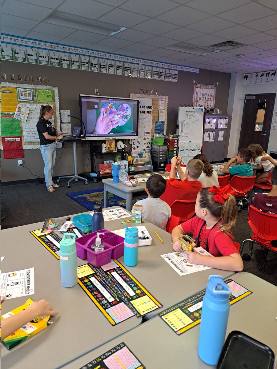 In our class, we created a school family puzzle by sharing how we all fit together to make 9ne strong NCE family. Every student, along with our admin, office, staff, counselor, nurse, and specials teachers added a piece to show our connection. Love this
#TeamMelissa #NCEstrong