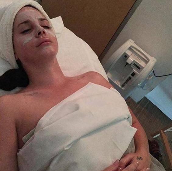 greatestptl's tweet photo. 🚨 Lana Del Rey has NOT released anything today. https://t.co/PDUb4nGMAL