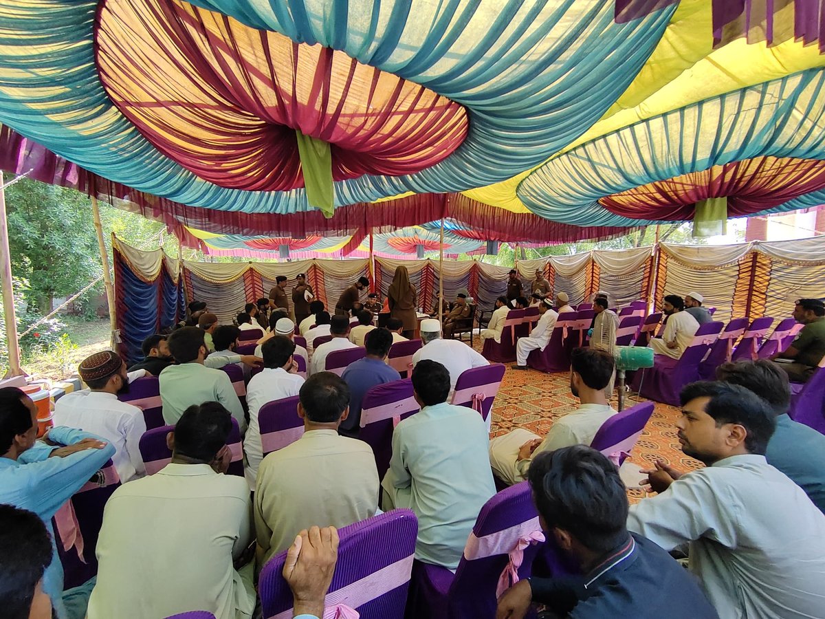 ✓سرگودھا: ریجنل پولیس آفیسرسرگودھا محمد شہزاد آصف خان نے  تھانہ شاہپور صدر میں کھلی کچہری کا انعقاد کیا، جس میں  شاہپور سرکل سے تعلق رکھنے والے شہریوں کی بڑی تعداد نے شرکت کی.
✓ اس موقع پر ڈی پی او محمد صہیب اشرف بھی موجود تھے ۔