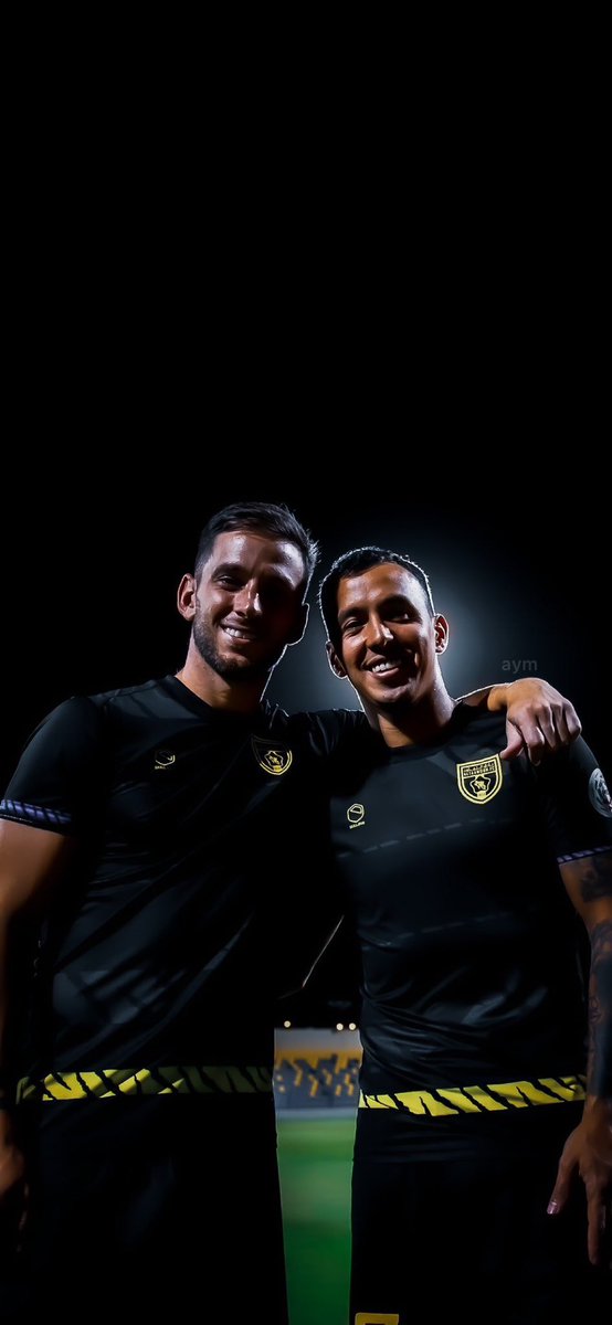 ثلاث سنوات مرت والتعاون بلا هوية واضحة بالملعب، أتكلم عن الشق الهجومي
التعاون قائم على الكرات الثابتة وفردية بارو !.
سقى الله زمانٍ راح 💔