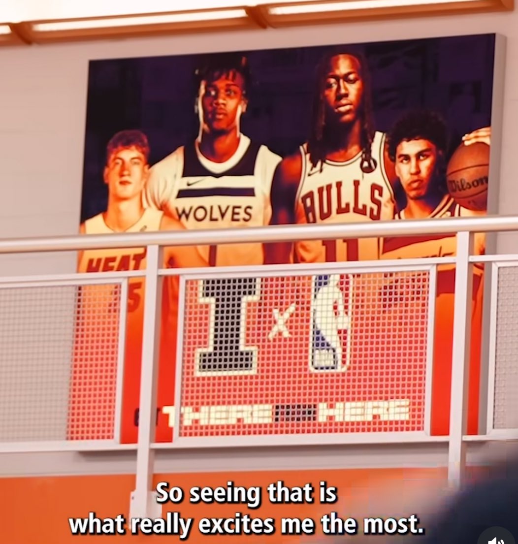 This is what it’s all about!!!

Pic via <a href="/IlliniMBB/">Illinois Men's Basketball</a> 

NBA Pros