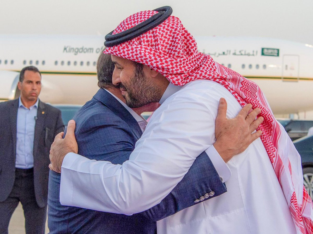 alqaeed36's tweet photo. كل ما لاقى تعليقات قذره من حسابات متنكره تحمل العلم السعودي 🇸🇦 علشان يفسد العلاقات بين المصريين والسعوديين واللقاء الاخوى امس بين القادة العظماء 
ارد عليه بالصورة دى وبس  😎 https://t.co/hts4Do1I7N