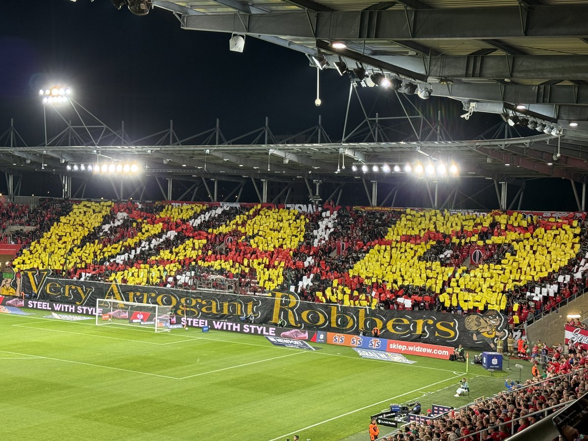Jakub Kłyszejko (@jakubklyszejko) on Twitter photo Tak prezentuje się oprawa kibiców Widzewa. PZPN-owi mocno oberwało się od jednych i drugich… #WIDPOG Tak prezentuje się oprawa kibiców Widzewa. PZPN-owi mocno oberwało się od jednych i drugich… #WIDPOG