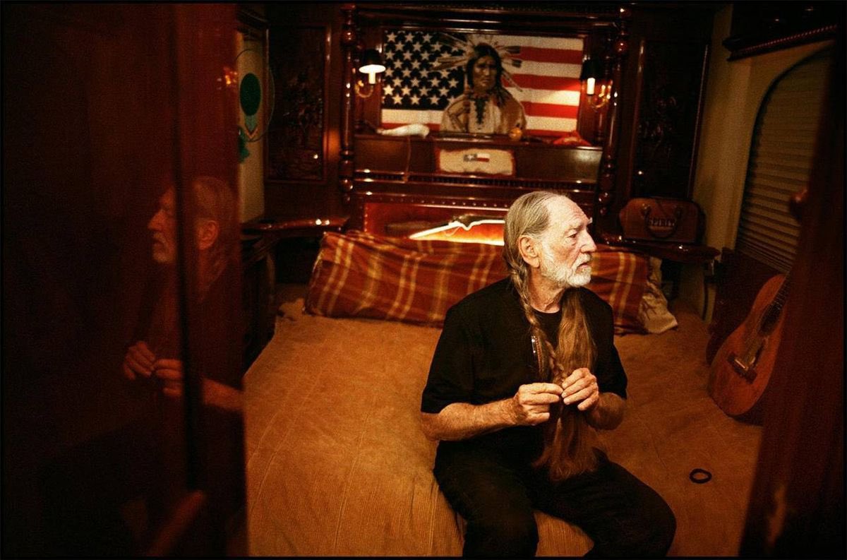 WillieNelson's tweet image. One braid at a time

📷: Danny Clinch, 2005