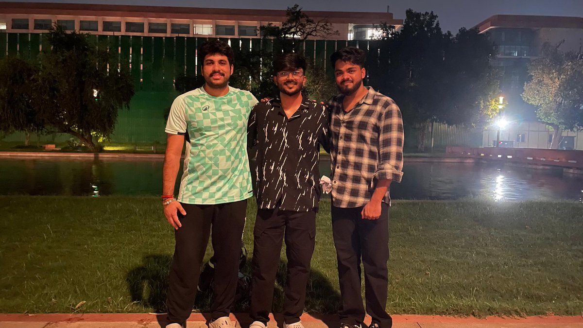 coderandcreator's tweet image. Delhi📍 
8PM meetup with my Tech Bros 👨‍💻
