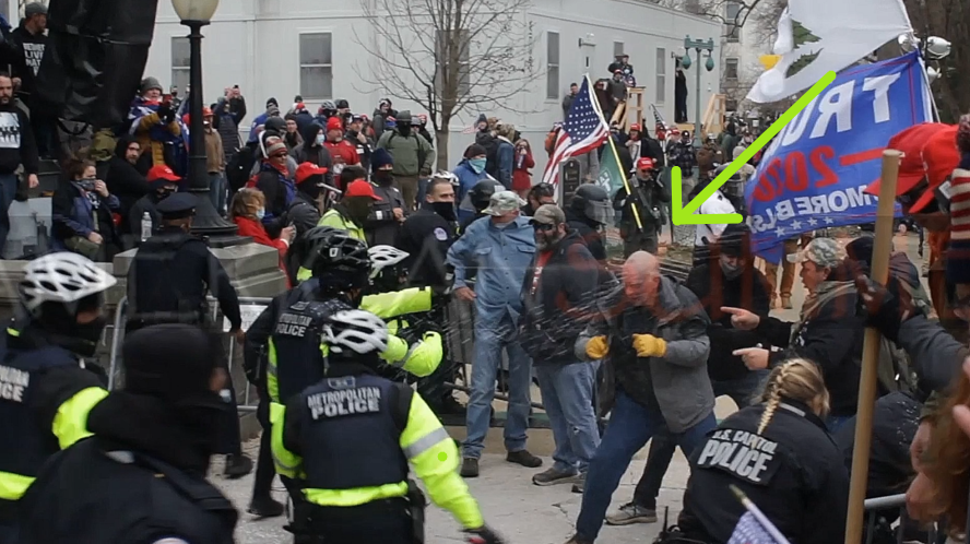 americans12499's tweet photo. 🔥J6 Fake Tear Gas Alert: Yellow Gloves🔥
🤜This old man in j6 #yellowgloves is sprayed at least 3 times BEFORE doing a big scene where ALL the cops join together to spray the heck out of the man
🤜After the 2nd or 3rd spray session....the old man pulls out a HANKERCHIEF and simply wipes the tear gas out of his mouth and eyes
🤜Still un-deterred...the old man lunges at cops and they all spray him at the same time while he has a WWE tie up w/ one of them