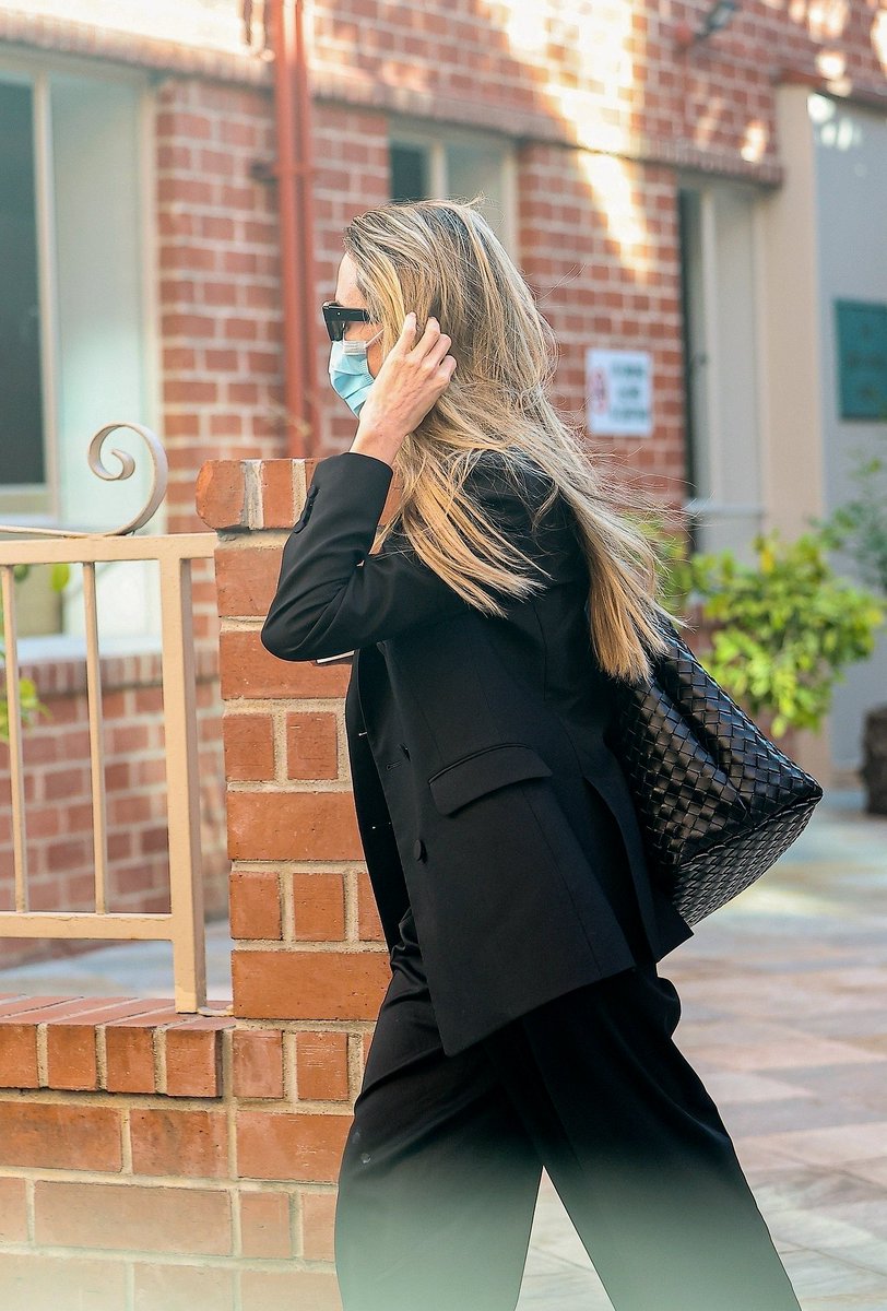 Finally, a HQ photo of Angelina's Bottega Veneta bag for <a href="/MagaliDMathias/">magali 🐼</a> 😂