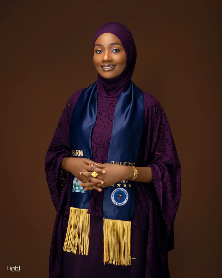 Leemarhtou__'s tweet image. “So which of the favors of your lord would you deny”
Alhamdulilah! 
I got inducted as a pharmacist 👩‍⚕️ … 
May Allah bless my knowledge and guide me on the right path🙏🥰❤️
Re-introducing; Pharmacist Halima Muhammad 🤭❤️