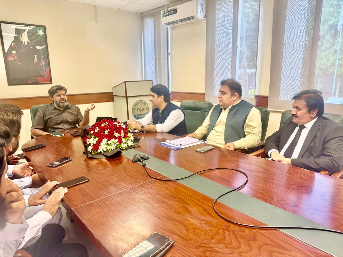 RTOSahiwal's tweet photo. Sahiwal Tax Bar delegation met CCIR RTO Sahiwal, Mr. Karamat Chaudhary. 

They assured close coordination, while CCIR pledged priority resolution of members’ issues with max facilitation.

#RTOSahiwal #FBRPakistan #TaxFacilitation https://t.co/yFfCazwLsk