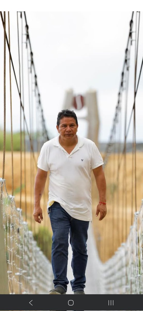 jorgegogdl's tweet photo. El alcalde 4t de Pluma Hidalgo, Oaxaca David Aguilar "El gallo" que aparece peleando con su ex empleado en video.

Se compró en 2023 una camioneta Nissan Frontier V6 Pro-4X de 1 millón de pesos para su uso personal. En su municipio hay 3 mil personas casi todas en pobreza. 🤬😢 https://t.co/qWlaTDBSYT