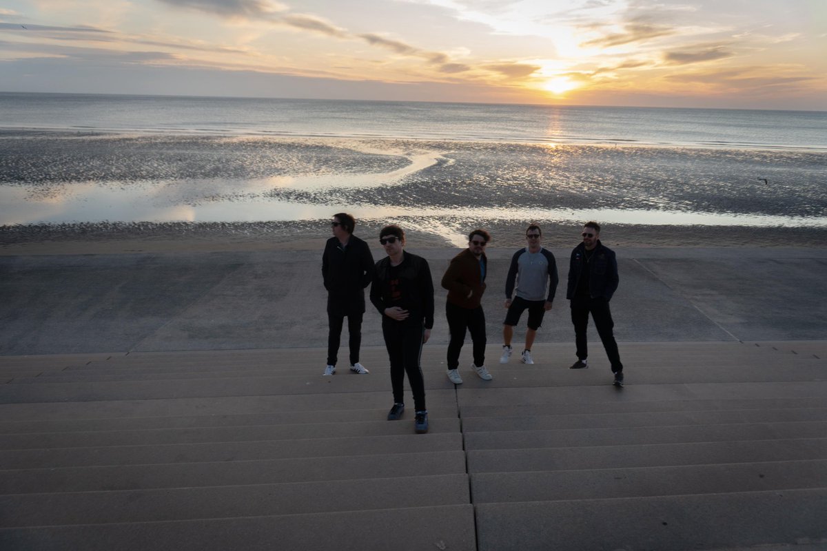 What a day. What a response to this new album. It’s fair to say, we didn’t expect this… 
We’re not on a major label, we don’t have a manager, we run this the same way as we did on day 1 really. Just 5 best mates and a tiny team of mates who we love and trust and believe in as