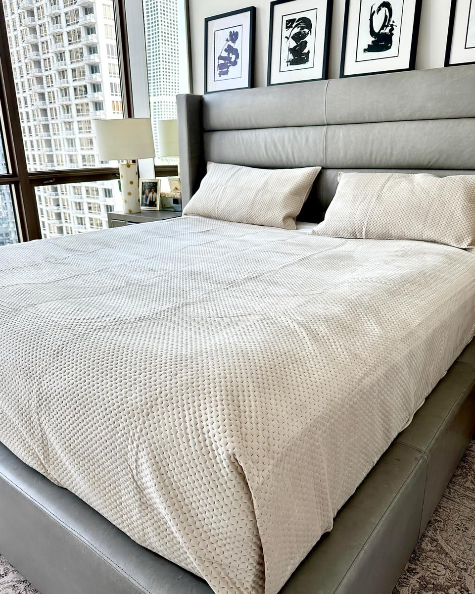 BubblyMoments's tweet image. Cozy meets timeless style 🤎
 Ultra Soft &amp;amp; Lightweight Quilt Set in Camel — perfect for year-round comfort! 💤

🛍️ amzlink.to/az0ZRxvFaPeVs

#AmazonHome #QuiltSet #CozyVibes #HomeDecor