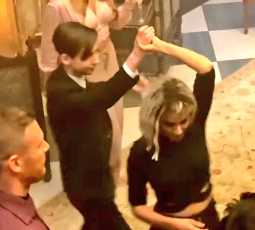 LikaStark52's tweet photo. Fivelaπ«π
#UmbrellaAcademy #fivela #five #lilapitts #fivehargreeves #fivelila https://t.co/hhP2oiBiwF
