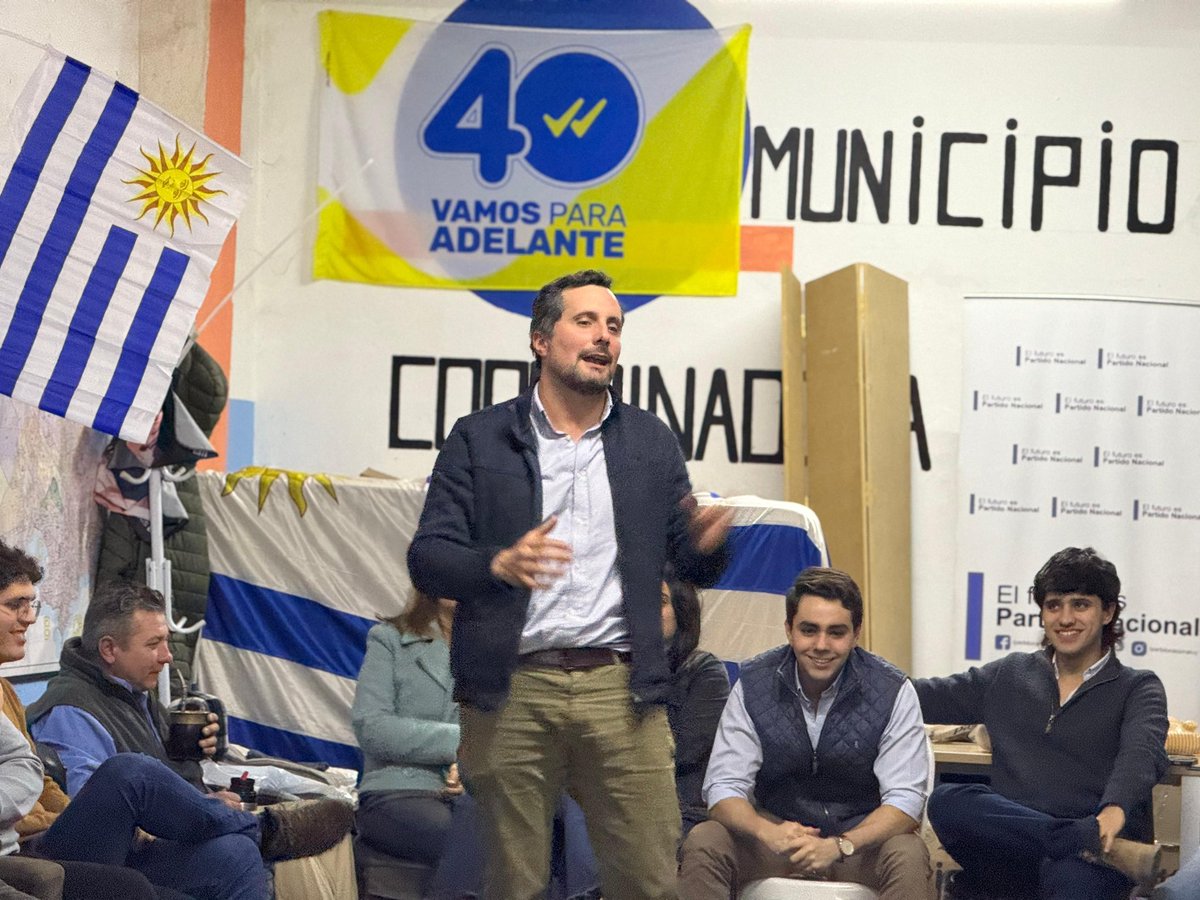 En la tarde de ayer los <a href="/Jovenes40/">Jóvenes 40</a> nos reunimos en la📍Coordinadora de Jacinto Vera. 

Planificamos Masoller y conversamos con <a href="/LFernandez1973/">Luis Fernández</a> y <a href="/BaroniGonzalo/">Gonzalo Baroni</a>, 2 blancos de ley y los dueños de casa, de lo que viene y los desafíos que tenemos por delante. Seguimos con todo! 🙌🏼