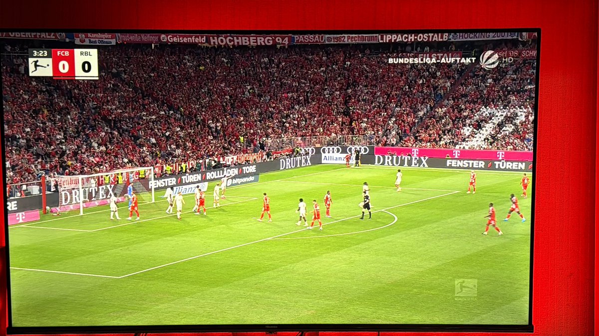 Endlich wieder Start der Bundesliga. Es geht los, Bayern vs. Leipzig #Bundesliga #FCBRBL #FCBayern #FCBlive