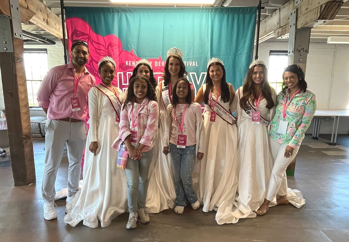 KyDerbyFestival's tweet image. #KyDerbyFestival Pink 🤝 @uofl Red 

Congrats on your promotion, Peyton Siva!

L's Up!🩷❤️

#L1C4
