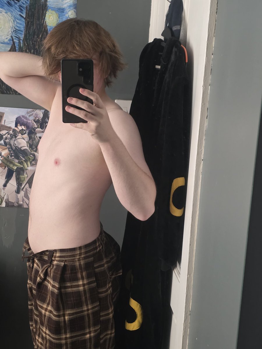DeltaButReal's tweet image. I woke up and realised I started losing weight again 😆

(Also my butt looks big in this one XD)