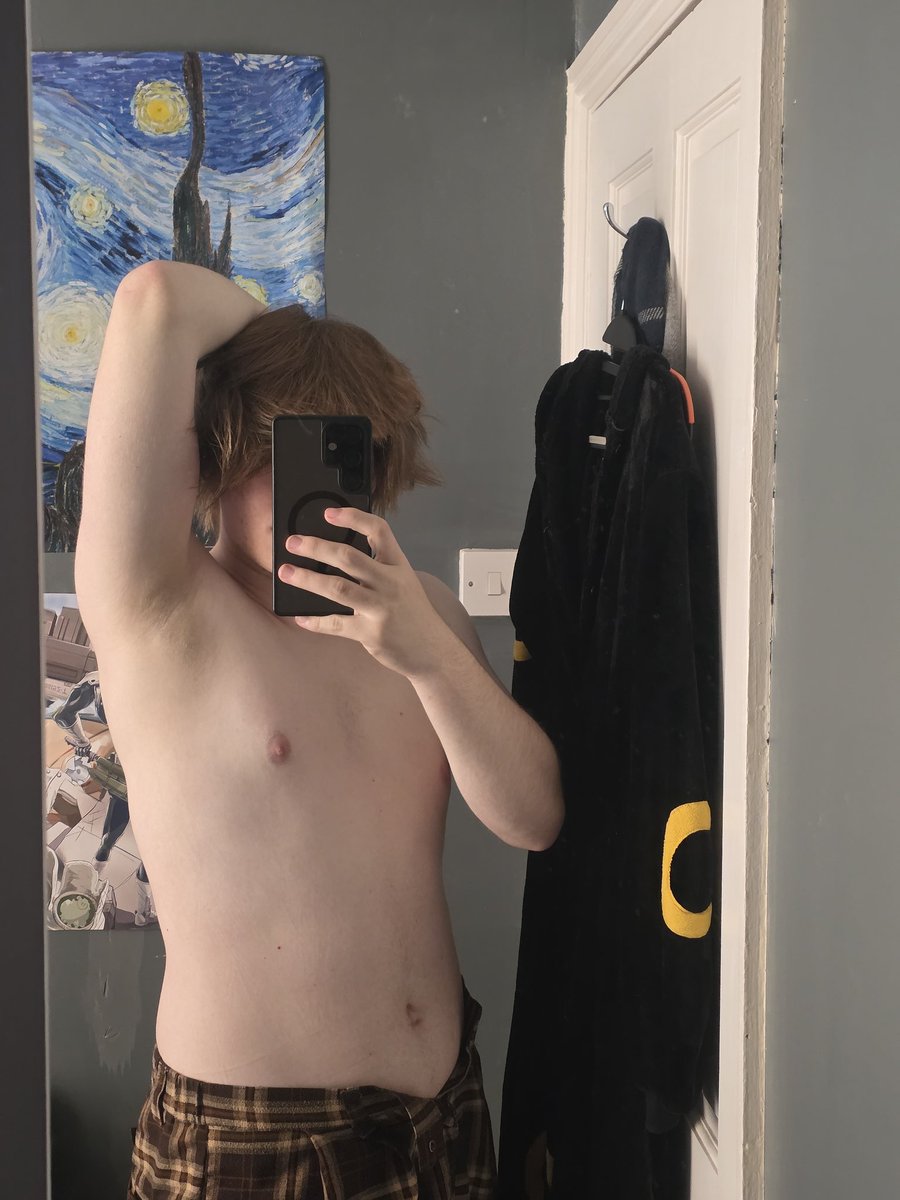 DeltaButReal's tweet image. I woke up and realised I started losing weight again 😆

(Also my butt looks big in this one XD)