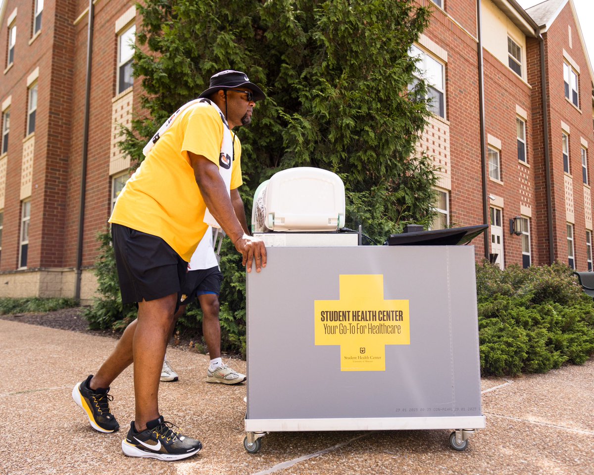 Lending a hand on campus for freshmen move in day!

#MizzouNOW🐯