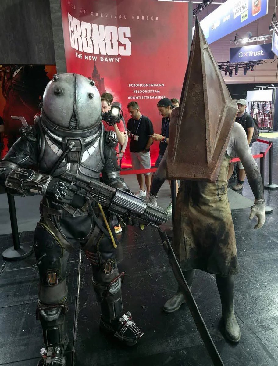 immalkwalahi's tweet photo. Silent Hill 2 &amp; cronos the new down they make a strong team in gamescom

Cosplay: @CosplayPeep @Corroder666 https://t.co/g0GMPoMfAT