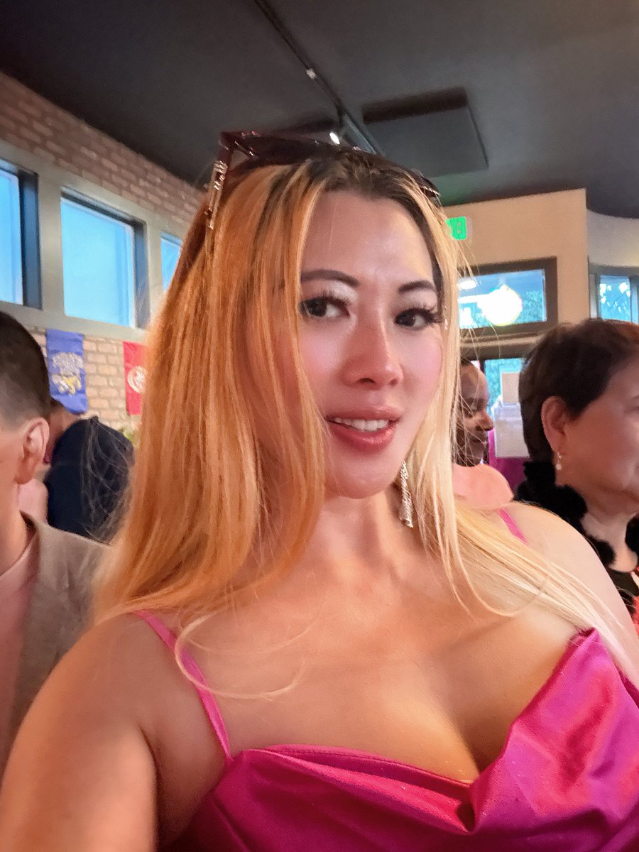 Hellen71346445's tweet photo. At #friend #birthdayparty #pinkparty in #SanFrancisco #friend #goemonizakayabarkaraokelounge ! So many friends there ! By @Hellen71346445 ( https://t.co/Zjamzwsro7 )
*
*
*
#hellent #hellentong #fashionicon #fashionista #SFfun #bayarea #designer #broker #fashionlover #funtime https://t.co/nHYZrkXk0I