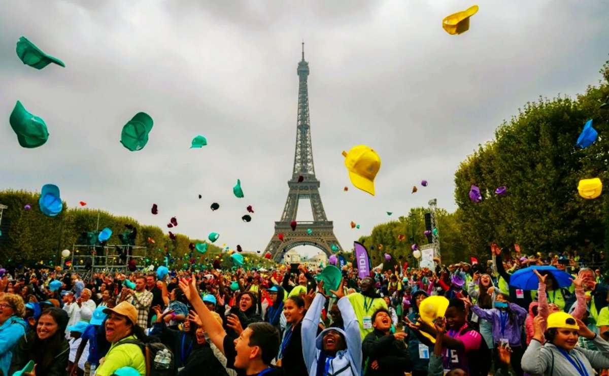 FrancoisSL's tweet photo. Secours populaire été 2025 Les enfants sont allés à La Tour Eiffel 💕 https://t.co/5eXILSPbbP