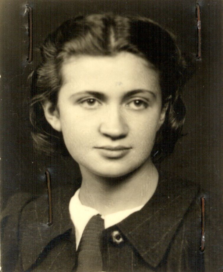 22 August 1922 | Polish Jewish woman, Sura Ejgier, was born in Opatów. She emigrated to Belgium.

She was deported to #Auschwitz from Kazerne Dossin in Mechelen on 31 July 1943. She did not survive.