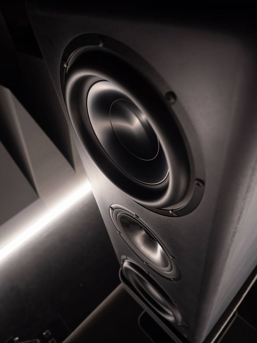 exmachinasound's tweet photo. “The Quasars are show stoppers…speed and clarity unlike anything else I’ve heard.” Thanks for the love from @gearspaceforum. Can’t say we disagree. 

#exmachina #exmachinasoundworks #studiomonitors #recordingsetup #studiospeakers #recordingstudio #AudioEngineer https://t.co/nAoQK1iQFp