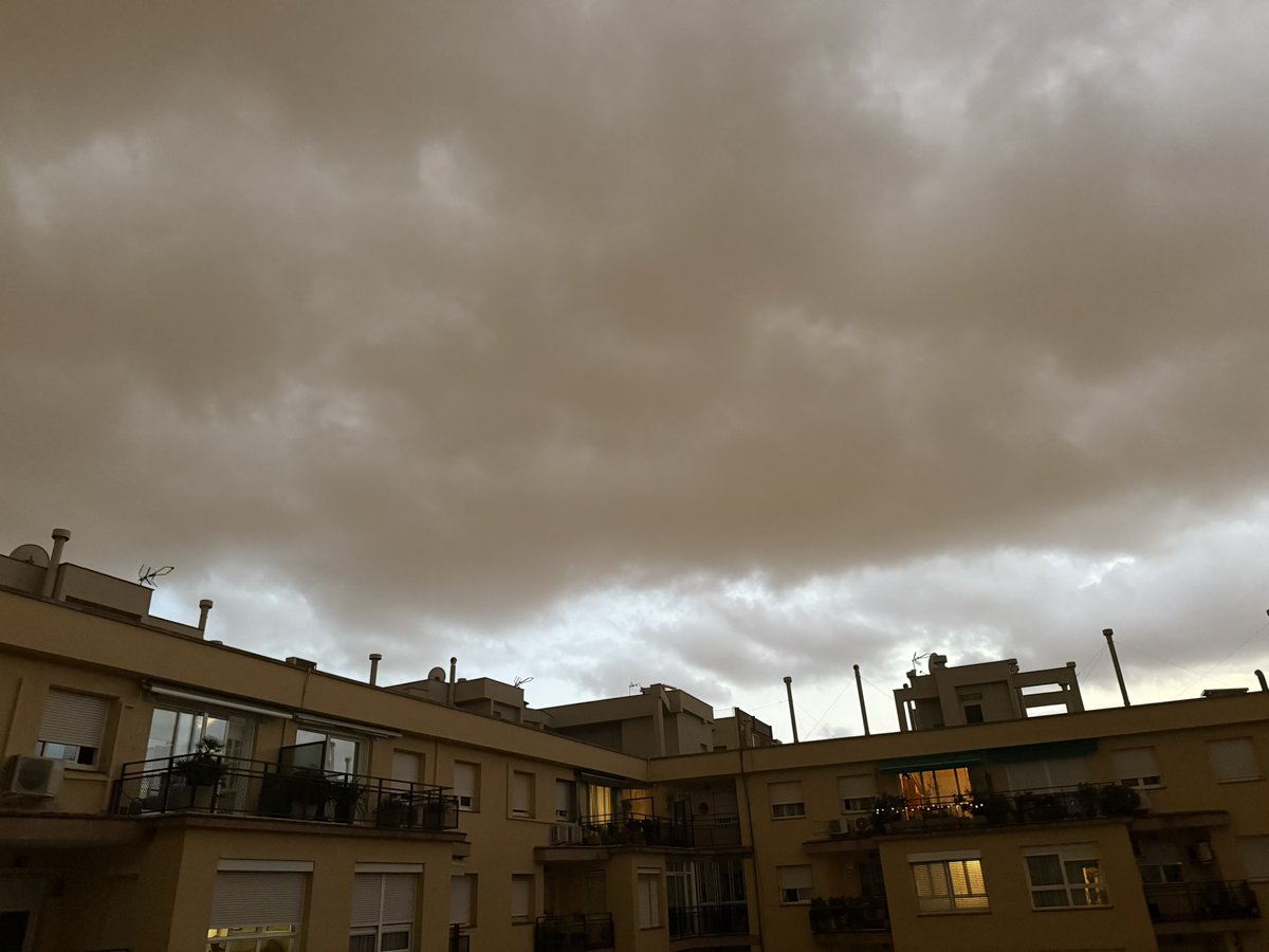 Roser Giner (@giner_roser) on Twitter photo #Estiu2025 Tempesta d’estiu. Que s’acosta. Ara mateix. <a href="/jordicampos/">Jordi Campos</a> <a href="/LoFuflunet/">Fuflunet de Montseny</a> <a href="/PeggyMaswell/">Peggy Maswell</a> #Estiu2025 Tempesta d’estiu. Que s’acosta. Ara mateix. <a href="/jordicampos/">Jordi Campos</a> <a href="/LoFuflunet/">Fuflunet de Montseny</a> <a href="/PeggyMaswell/">Peggy Maswell</a>