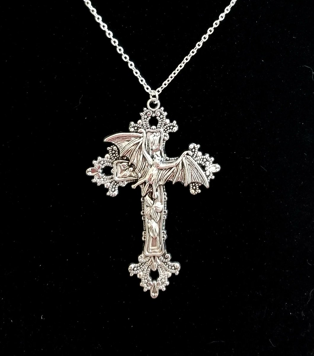 TrendingNowGift's tweet photo. Bat Necklace, Large Cross Necklace with Bat #jewelry #necklace #cross #crossnecklace #goth #gothic #gothicstyle #unisex #gothiccore #halloween #halloweenlovergift #Halloween2025 #halloweenephemera #halloweeninspired #bat #bats #batjewelry
https://t.co/892krNJsWe via @Etsy https://t.co/I37GuvVz5Z